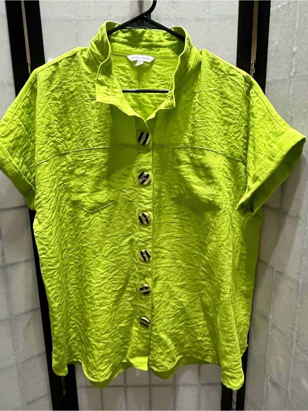 Lightweight Lime Button-Down Short Sleeve Top BY JOHN MARK: SIZE L
